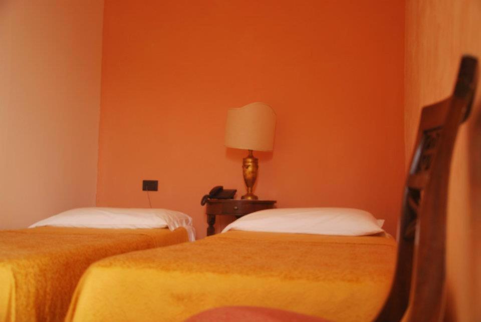 فندق ماراتييافي  لا ديمورا ديل كاردينال الغرفة الصورة
